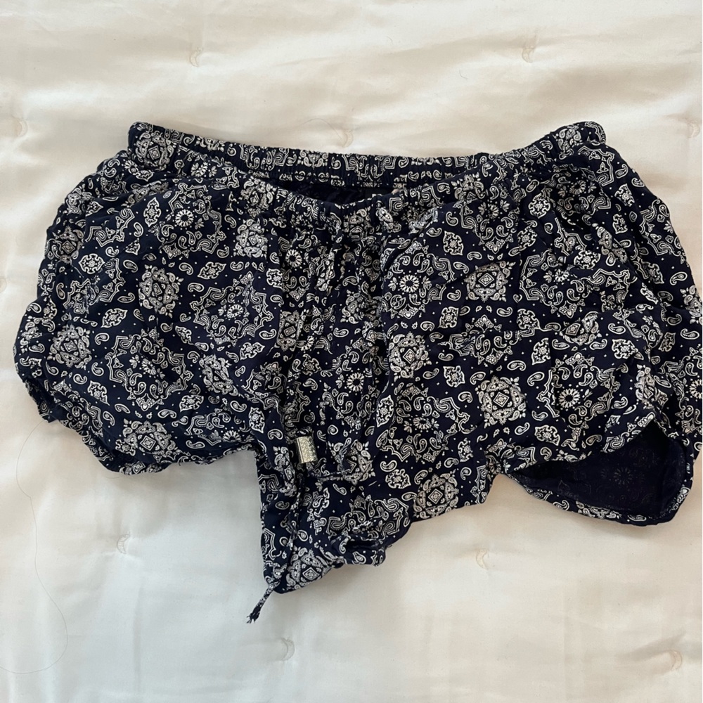 H & M Navy blue patterned shorts